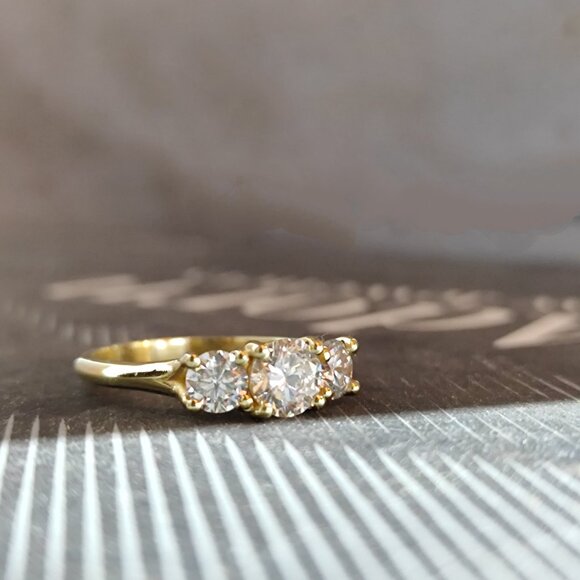 Engagement ring. 14K solid Yellow gold ring with 1.25ct' Lab-Created diamonds. - Picture 3 of 9